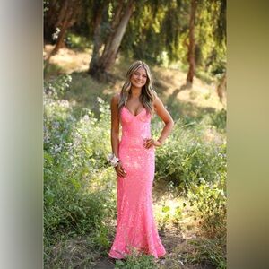 Jovani gown
Size 00